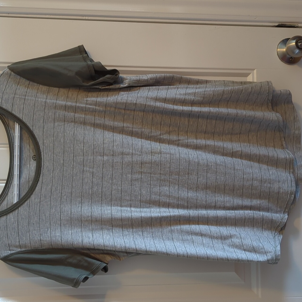 Lululemon T-shirt